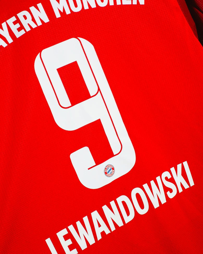 LEWANDOWSKI ROBERT 2021-22 (FCB)