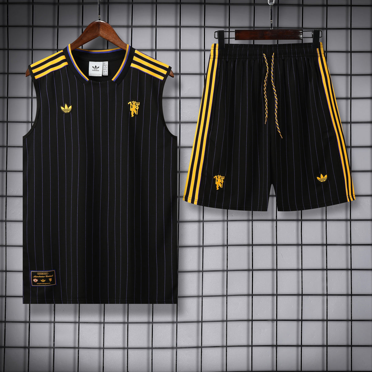 TANK TOP + SHORTS Manchester United