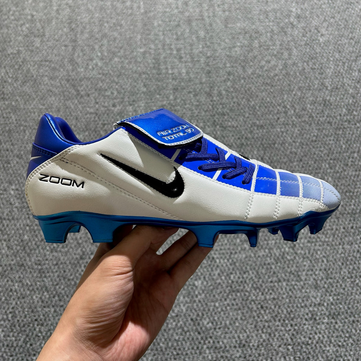 Total 90 - White/Blue