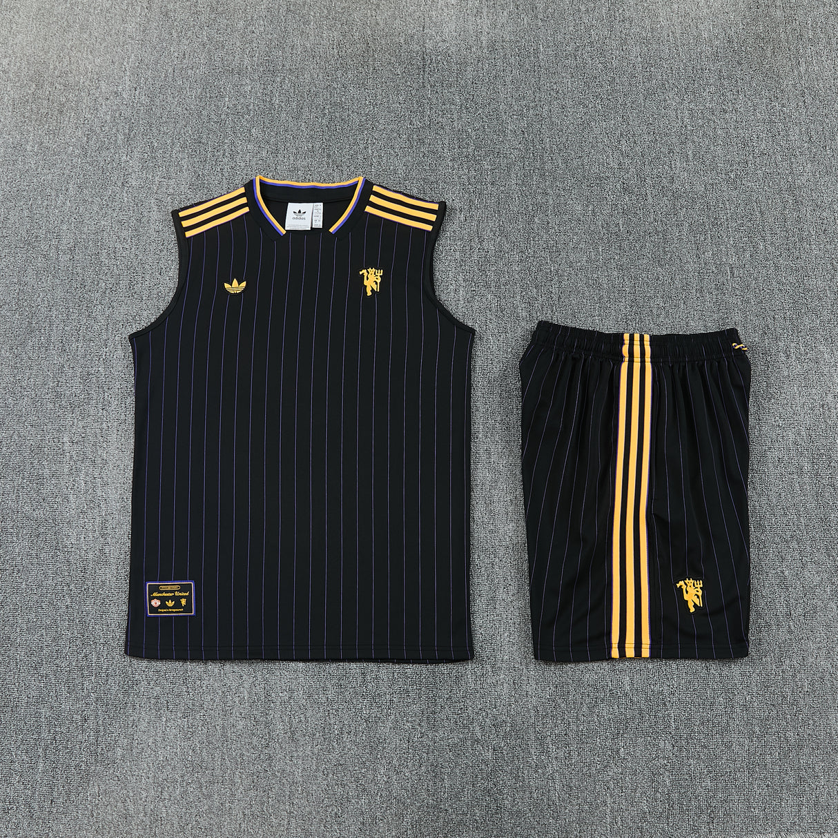 TANK TOP + SHORTS Manchester United