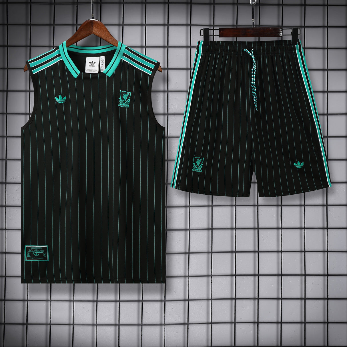 TANK TOP + SHORTS Liverpool
