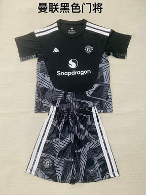 MANCHESTER UNITED 2026/27 GOALKEEPER KIT KIDS - Black