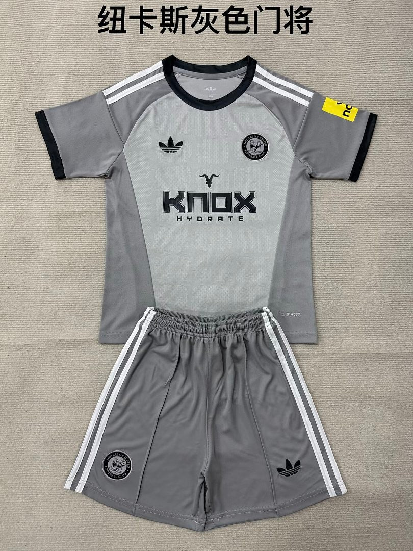 NEWCASTLE UNITED 2026/27 GOALKEEPER KIT KIDS - Grey