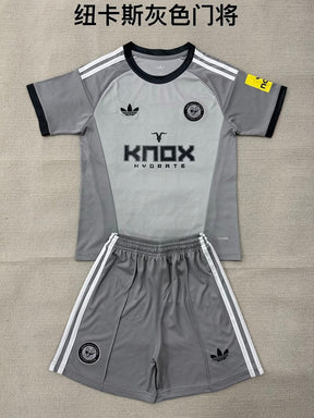 NEWCASTLE UNITED 2026/27 GOALKEEPER KIT KIDS - Grey