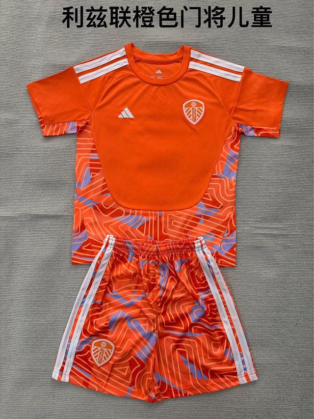 LEEDS UNITED 2026/27 GOALKEEPER KIT KIDS - Orange