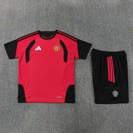 MANCHESTER UNITED 2026/27 CONJUNTO DE ENTRENAMIENTO NIÑO CAMISETA + PANTALÓN CORTO - Rojo/Negro