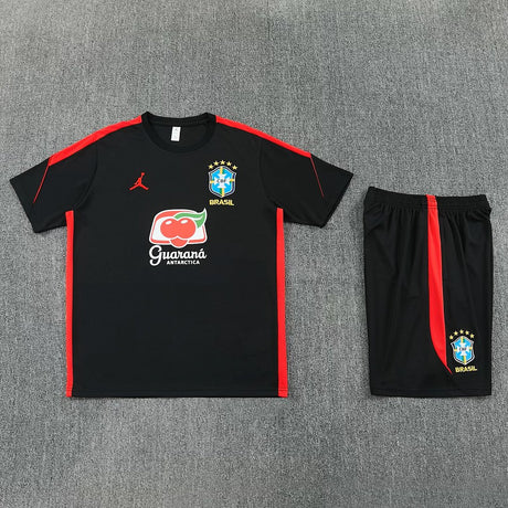 BRÉSIL 2026/27 ENSEMBLE D'ENTRAÎNEMENT ENFANT MAILLOT + SHORT - Noir/Rouge