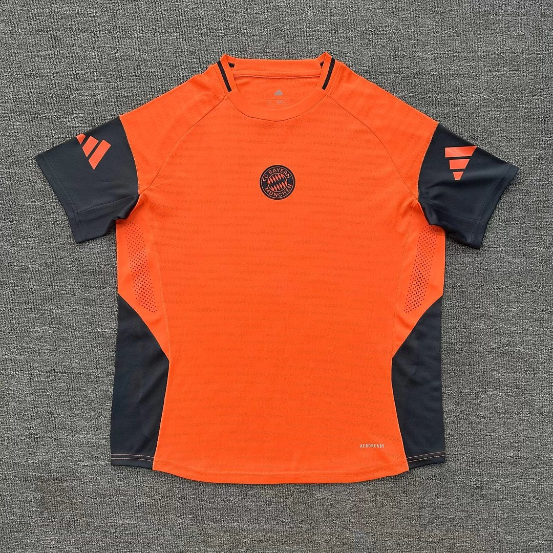 BAYERN MUNICH 2026/27 OPVARMNINGSTRØJE - Orange