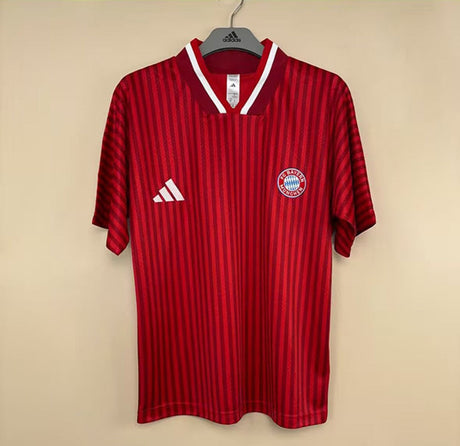 BAYERN MUNICH 2026/27 MAGLIA PRE-PARTITA - Rosso, Modello 2