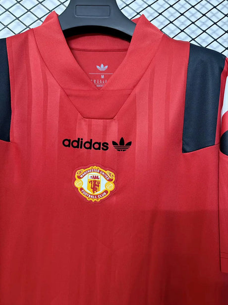 قميص MANCHESTER UNITED الإحماء 2026/27 - أحمر