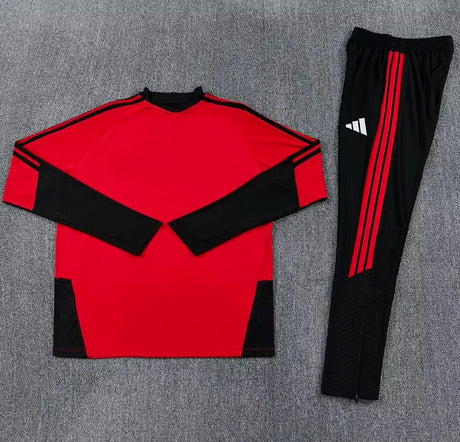 Manchester United 2026/27 Completo allenamento - Rosso/Nero, Modello 3