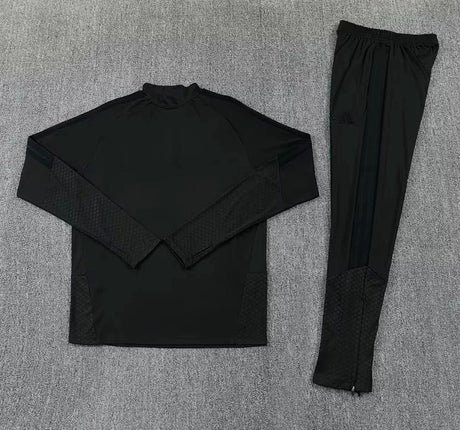 Liverpool 2026/27 Training Suit - Black, Model 3