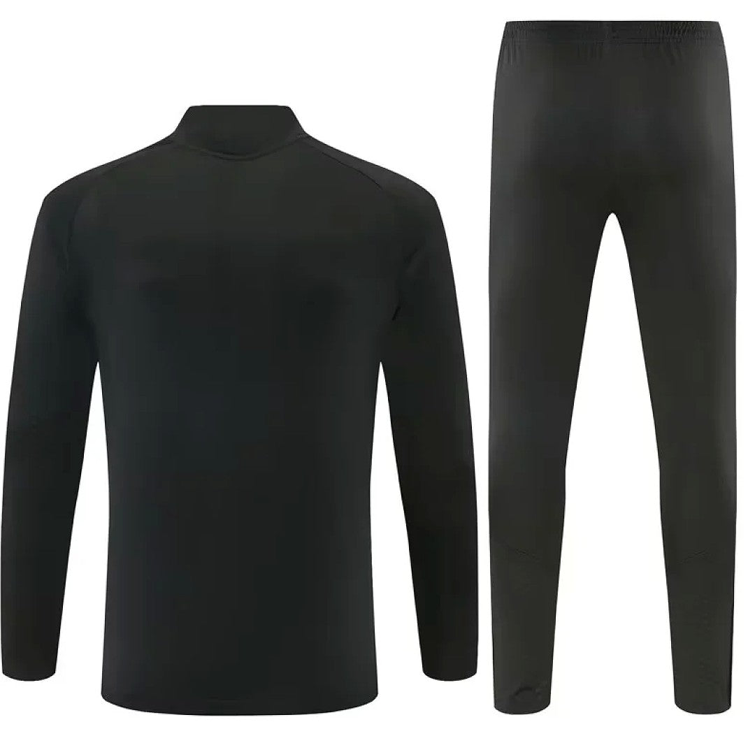 Liverpool 2026/27 Training Suit - Black, Model 3
