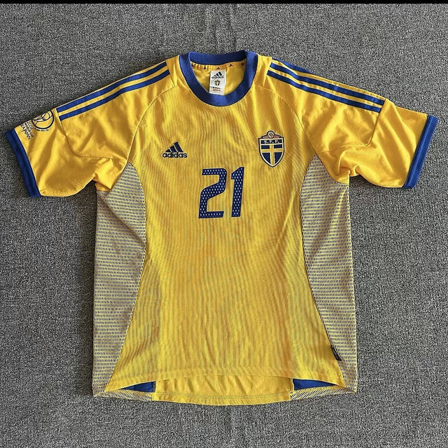 SWEDEN 2002 HOME RETRO JERSEY