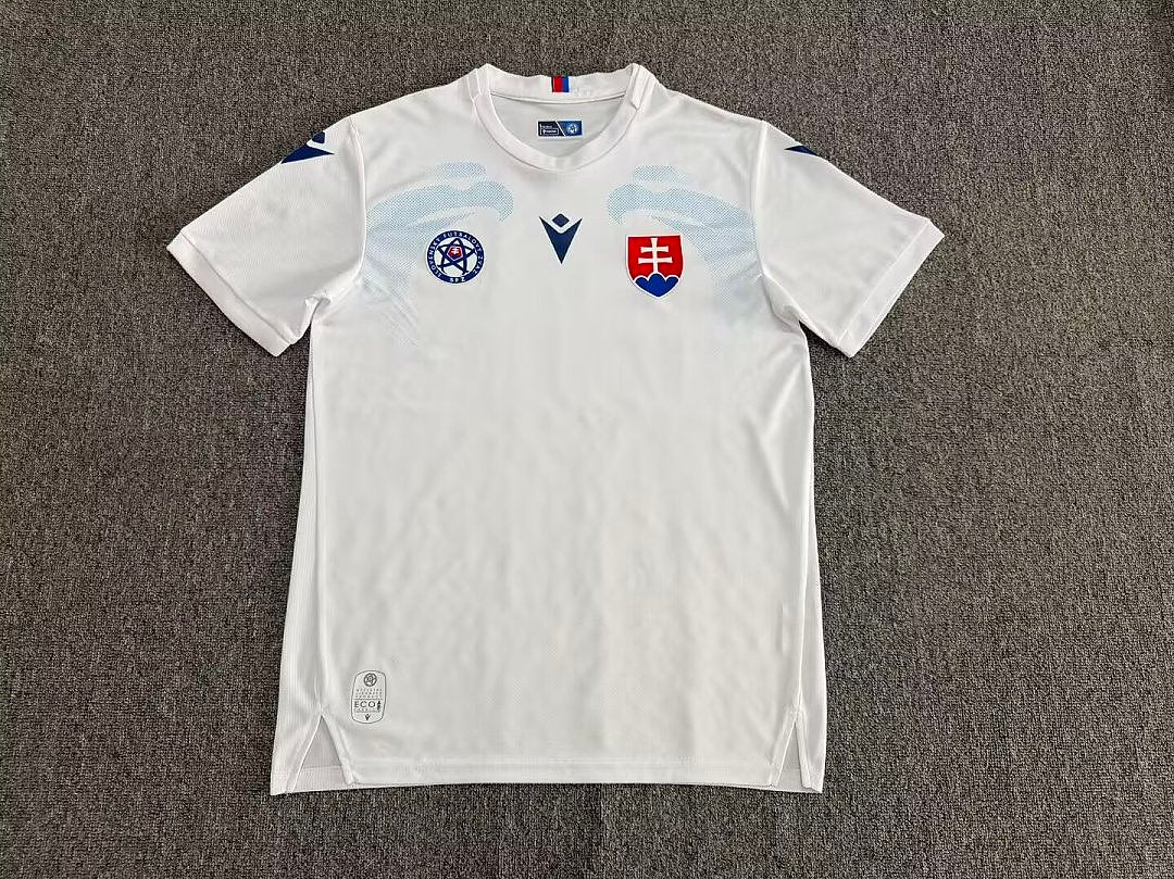 SLOVAKIEN 2026 BORTATRÖJA - Vit