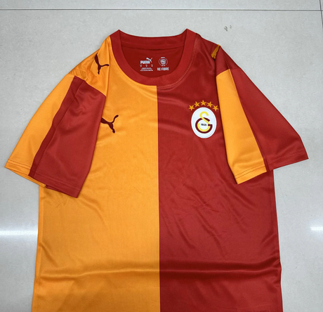 GALATASARAY 2026/27 HJEMMEBANETRØJE - Rød/Gul