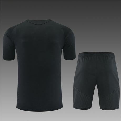 REAL MADRID 2026/27 TRAININGSSET TRIKOT + SHORTS - Schwarz/Rosa