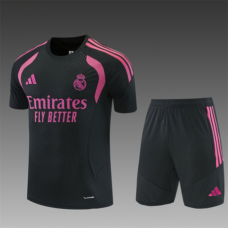 REAL MADRID 2026/27 TRAININGSSET TRIKOT + SHORTS - Schwarz/Rosa