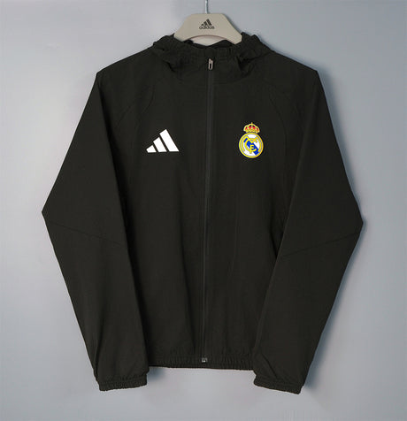 REAL MADRID 2026/27 VINDJAKKE MED HETTE - Svart