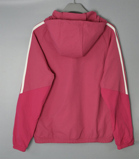 ADIDAS 2026/27 CORTAVIENTOS CON CAPUCHA - Rosa Fucsia/Blanco a Rayas