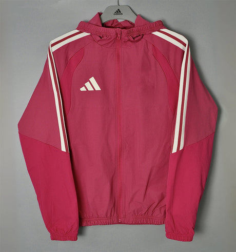 ADIDAS 2026/27 CORTAVIENTOS CON CAPUCHA - Rosa Fucsia/Blanco a Rayas