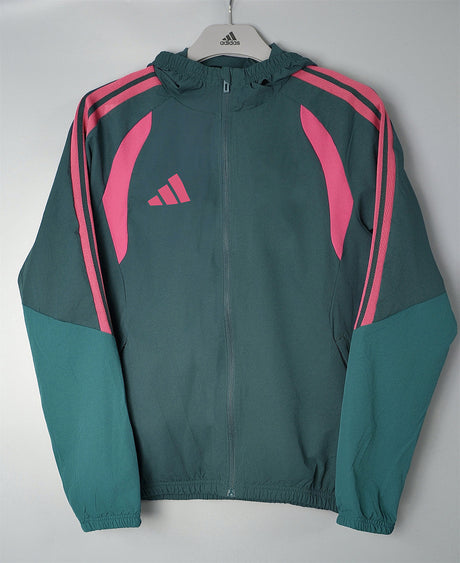 ADIDAS 2026/27 CORTAVIENTOS CON CAPUCHA - Verde Oscuro/Rosa a Rayas